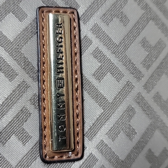 Tommy Hilfiger Wristlet & Card Holder - Picture 2 of 15